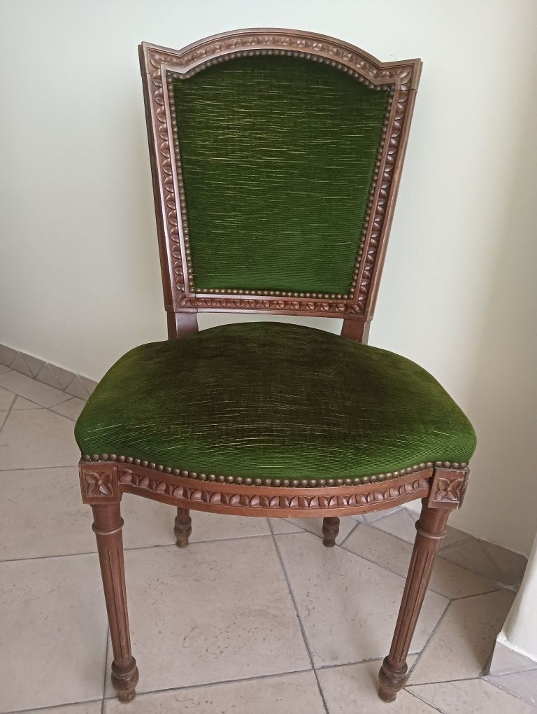 Mesa + 6 cadeiras (pode ser vendida apenas a mesa)