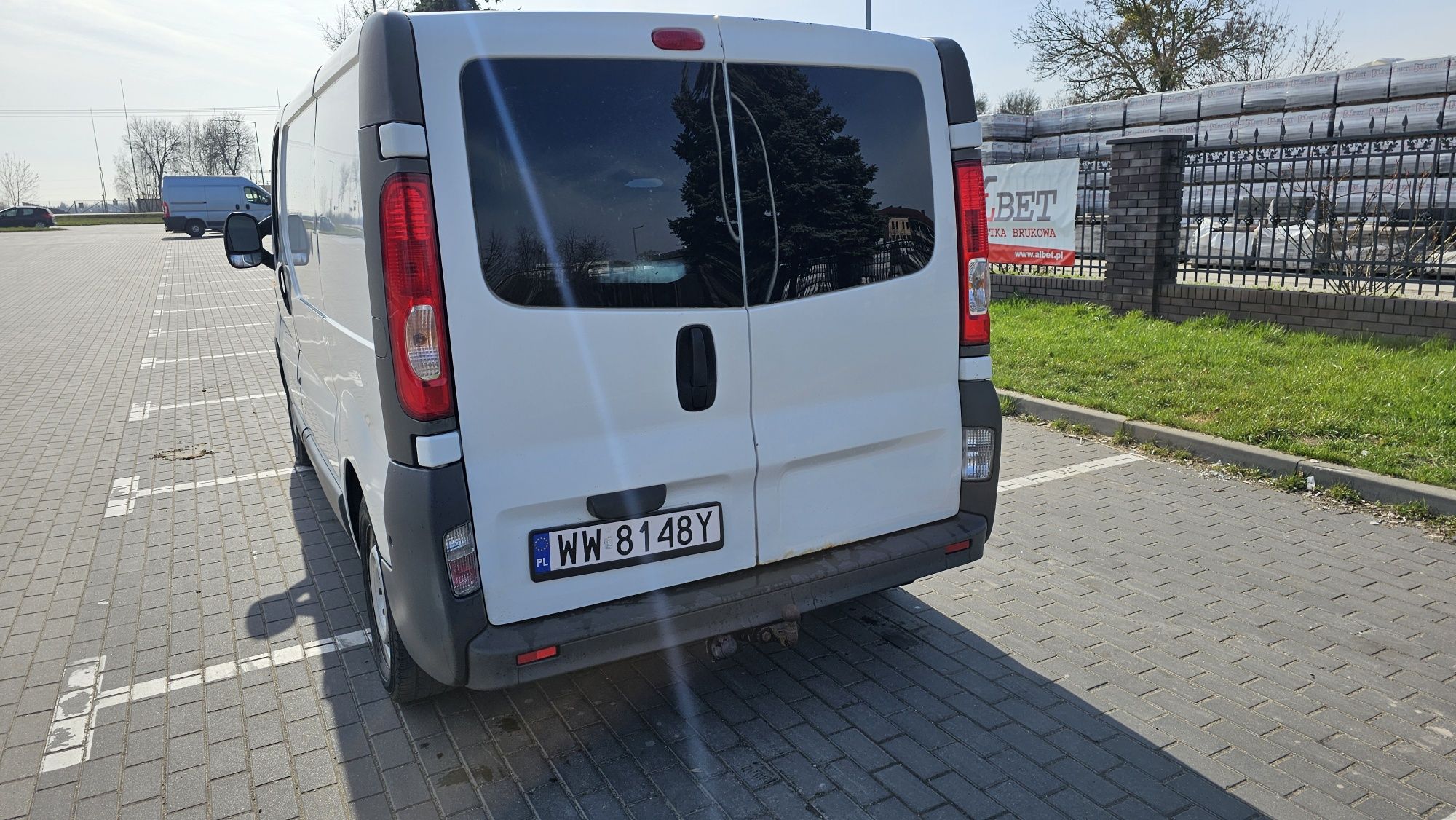 Renault Trafic 2009 2.0 dci 90 KM hak