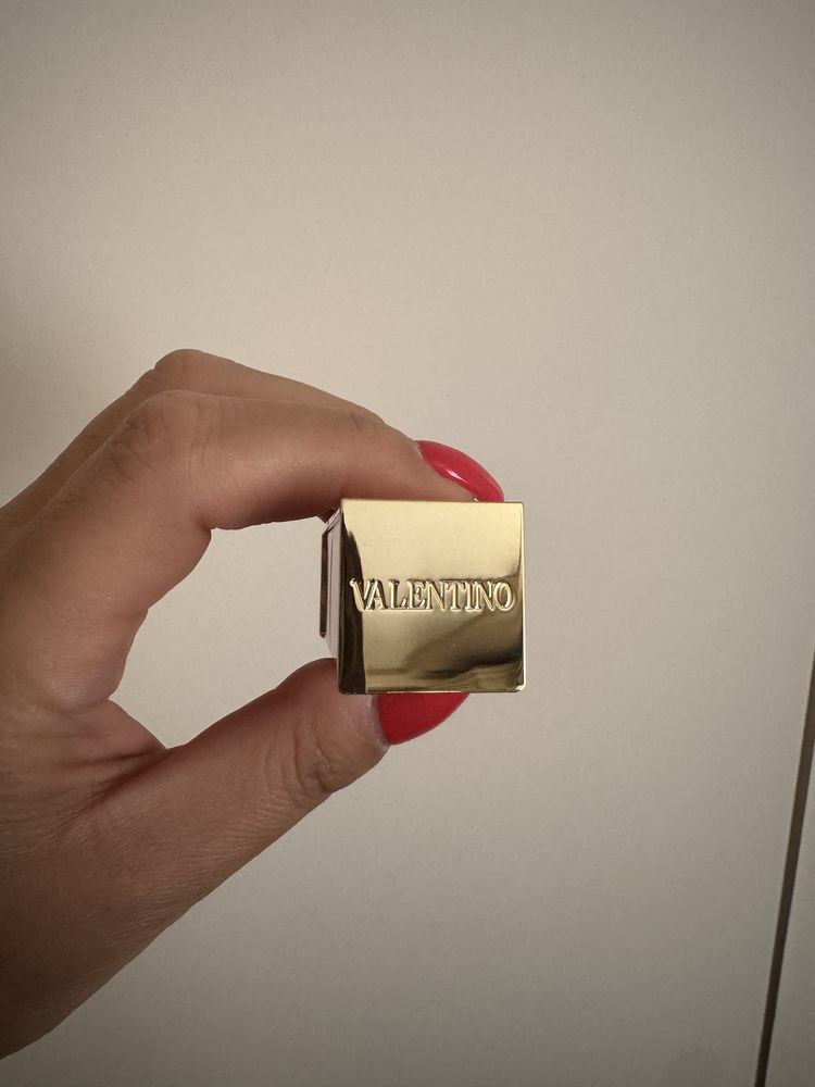 Помада Valentino