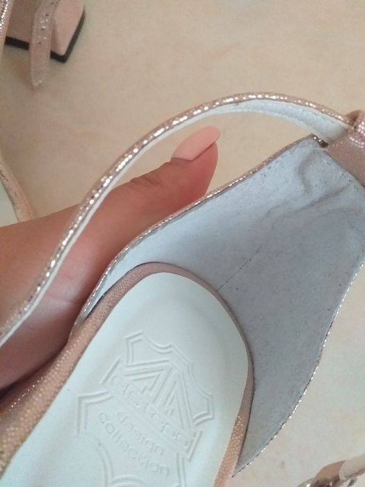 Босоніжки жіночі