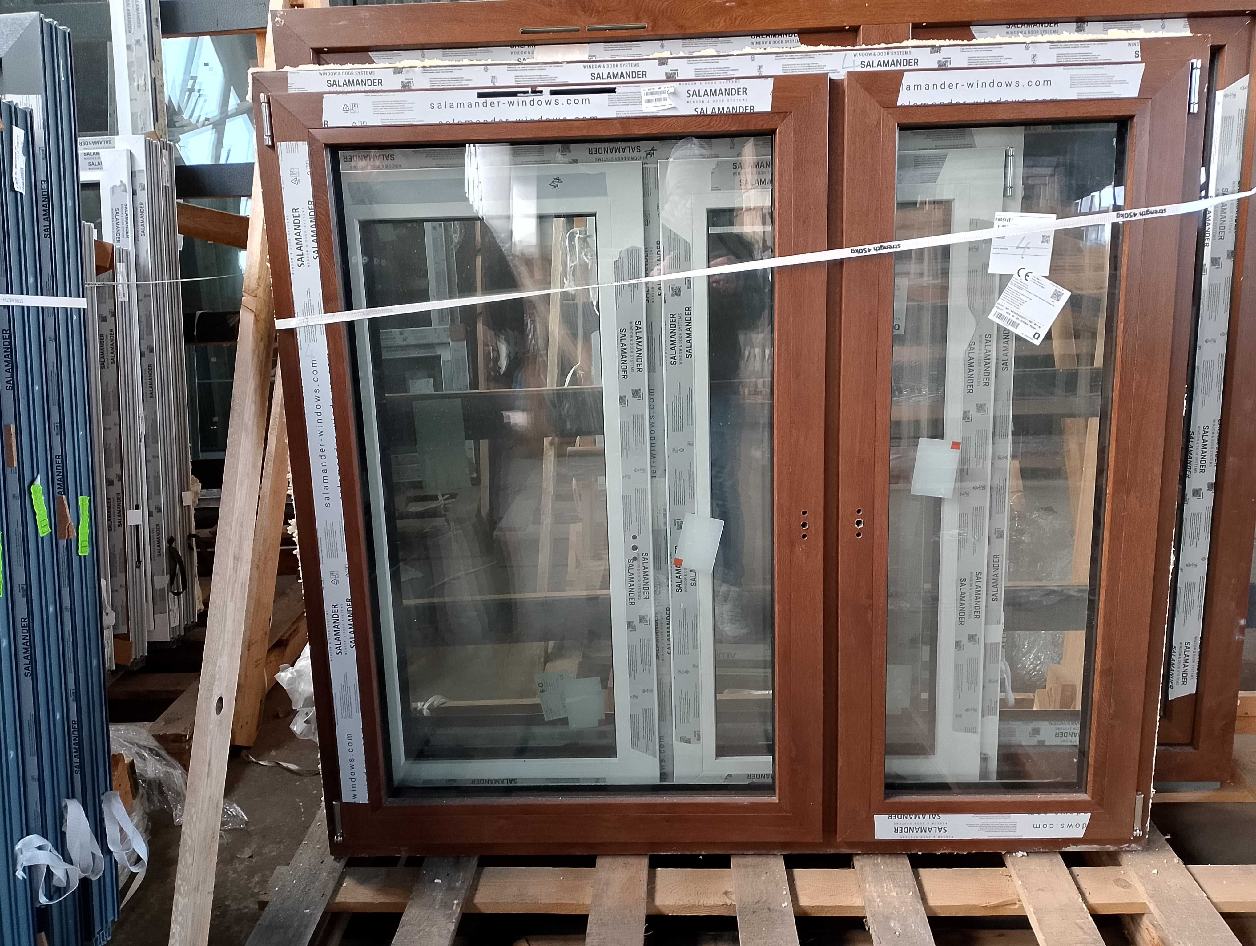 Okno PCV Salamander 82, 1560x1410 Orzech Nowe