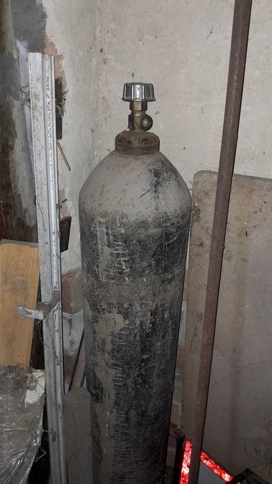 Кисневі та вуглекислотні балони великі 40л.