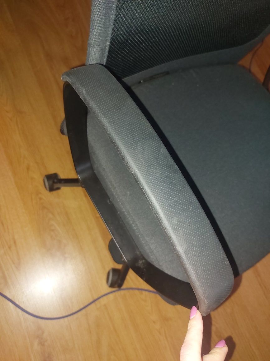 Fotel biurowy IKEA MARKUS kolor ciemnoszary
