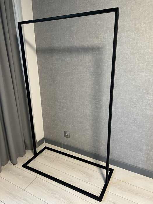 Стійка для одягу / вішалка