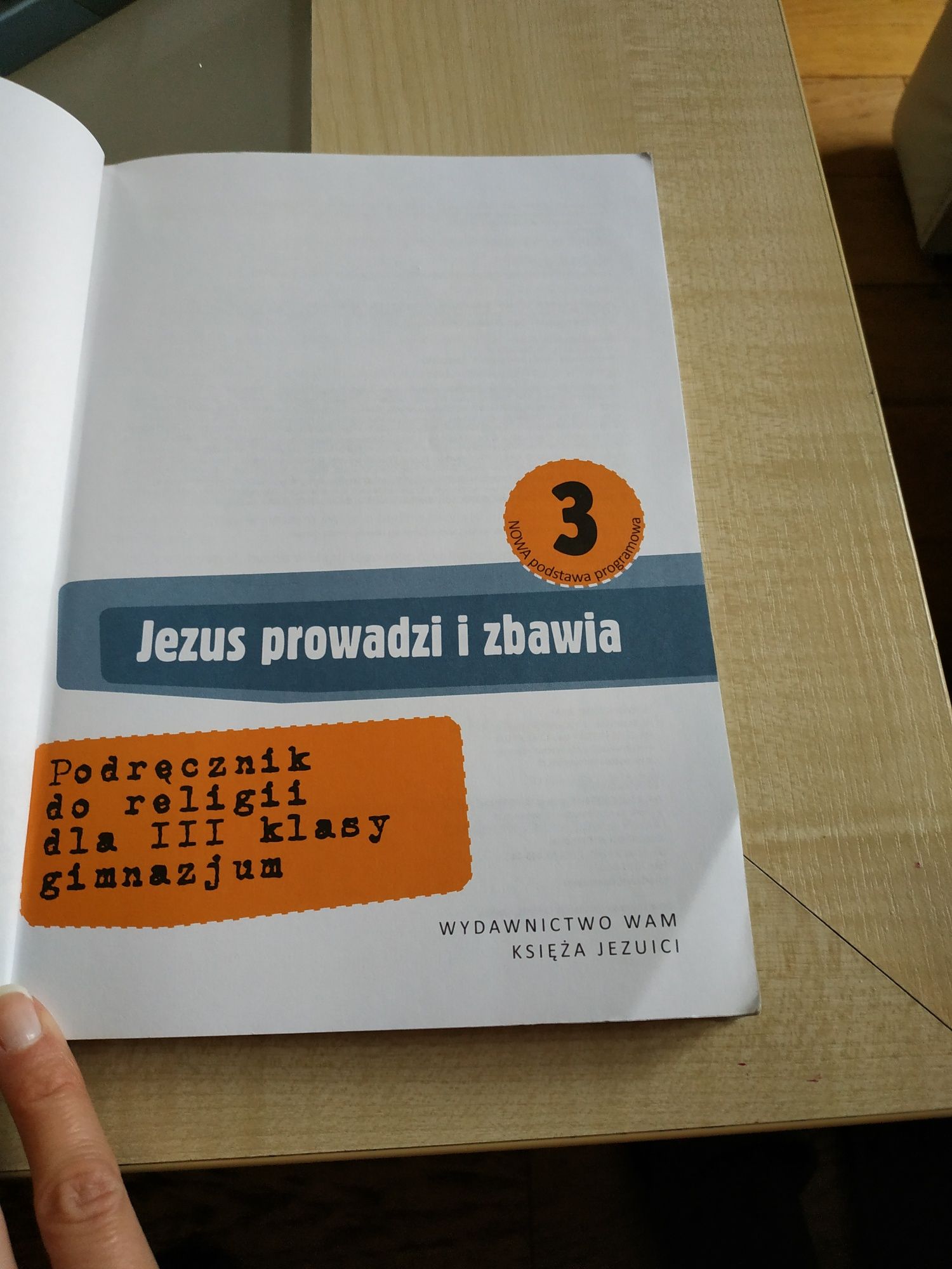 Jezus prowadzi i zbawia. Podręcznik do religii