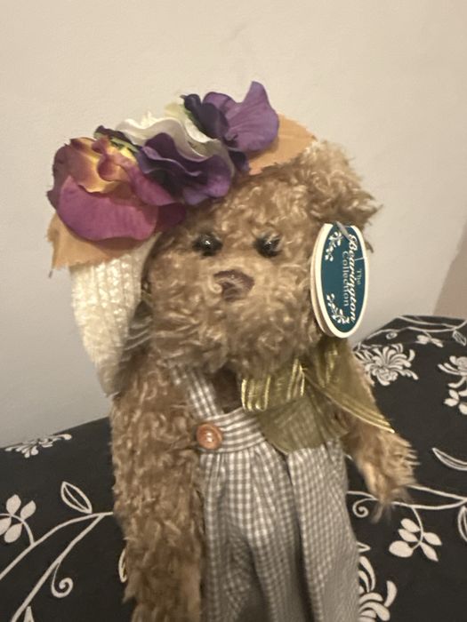 Przepiękny misiek na stojaku