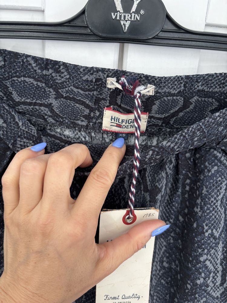 Tommy Hilfiger spodnie lejące dresowe panterka cetki sciagacze