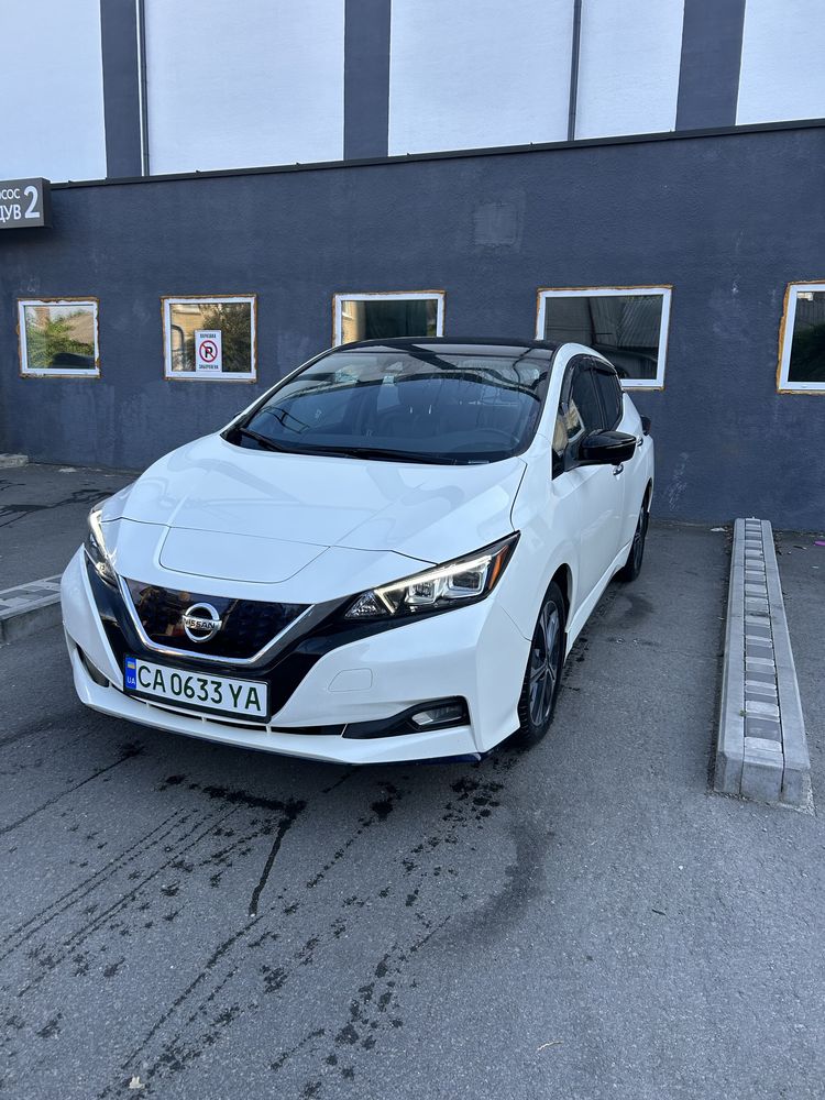 Оренда елекрокара Nissan Leaf оренада авто в таксі глово довгострок
