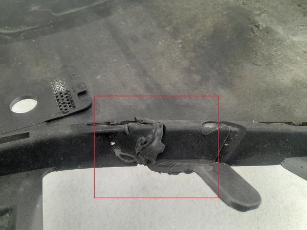 Canto pára-choques trás esquerdo RENAULT Scénic III (JZ0/1_)