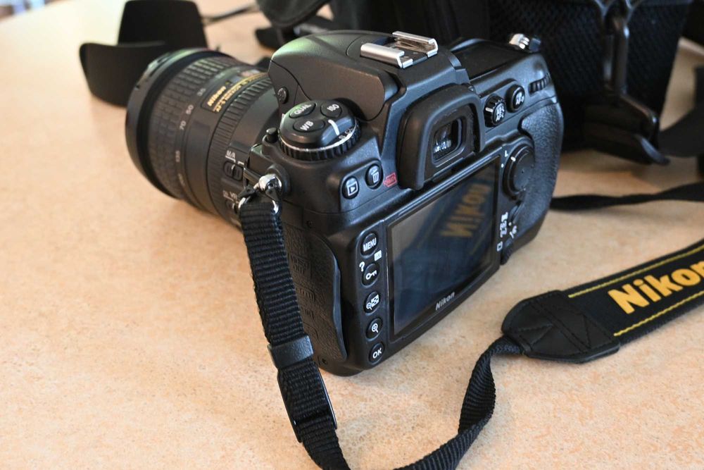 Nikon D300+Nikkor 18-200 ИДЕАЛ! Пробег -ВСЕГО  32тыс.кадров!