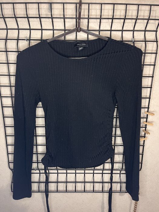 кофта чорна з затяжками