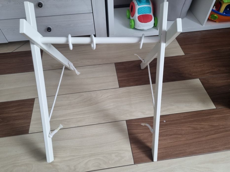 Drewniany pałąk, stojak