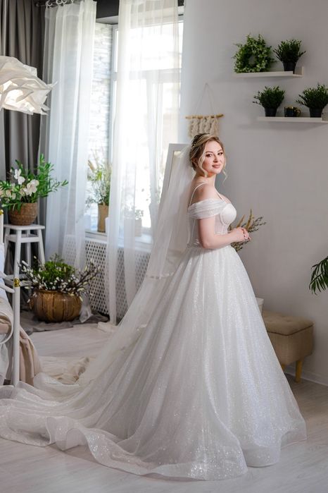 Продам свадебное платье.   Отличное состояние.  Подойдёт на размер S,M