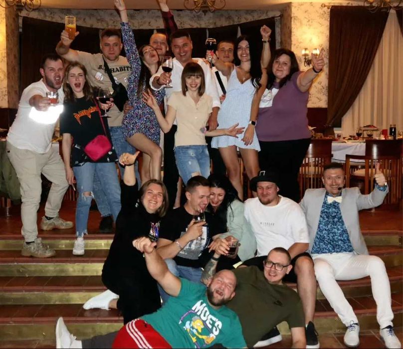 Ведучий, співак, артист, шоумен: ведення, музика, світло, дим!