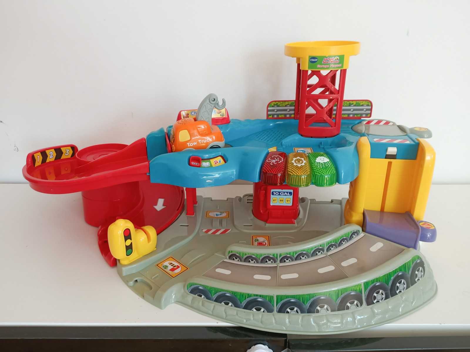 Garaż tut tut vtech toot toot tor zjeżdżalnia + samochodzik