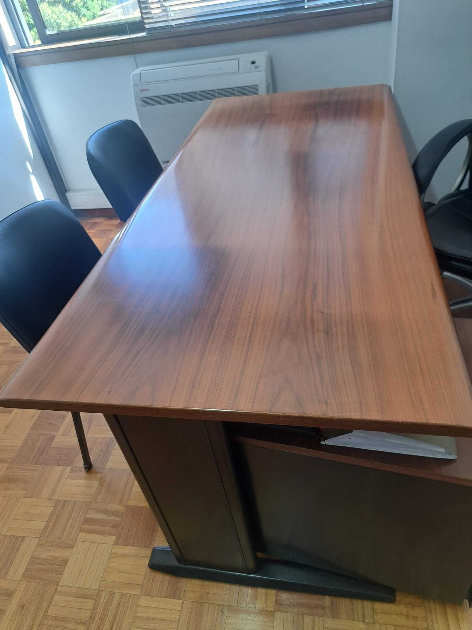 Conjunto de Mobiliário de Escritório