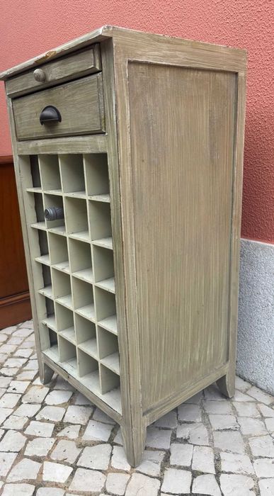 Oportunidade - Móvel Garrafeira em Madeira