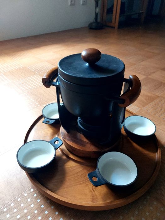 Fondue em ferro preto