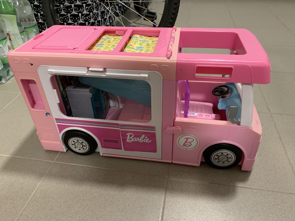 Duży camper Barbie z basenem