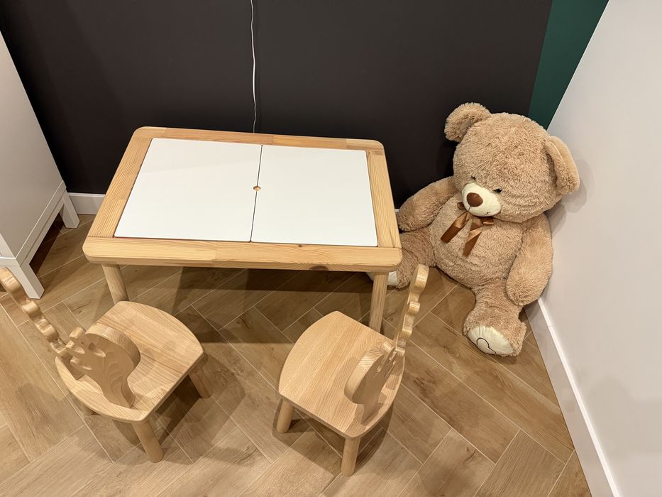 Stolik Ikea z krzesełkami Renifer