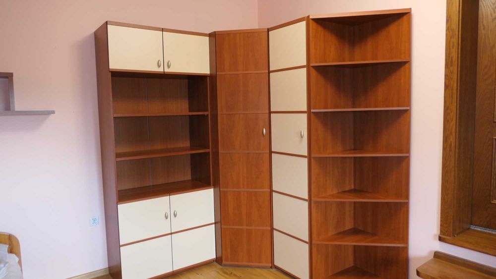 Zestaw mebli VOX, duża pojemna szafa, komoda, biurko, półka wisząca