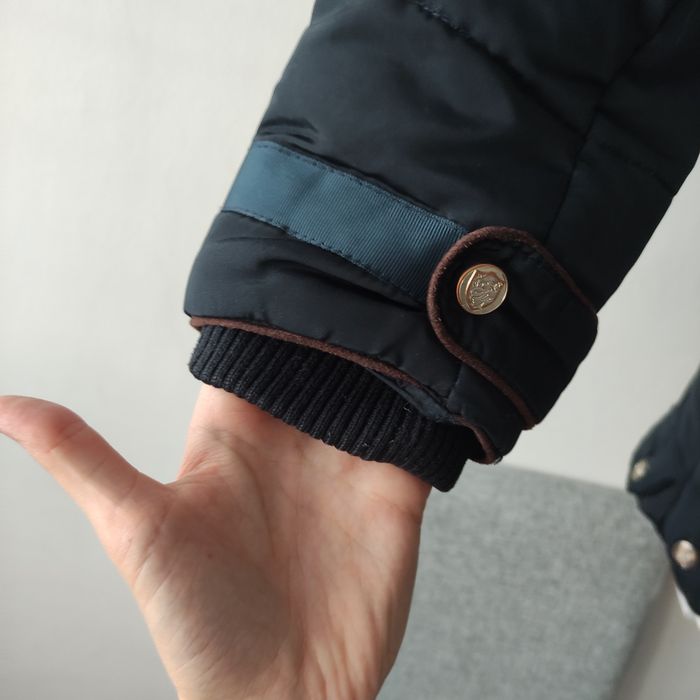 Granatowy płaszcz puchowy pikowany parka Stradivarius