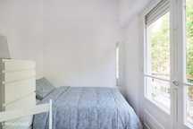708222 - Quarto com cama de solteiro, com...