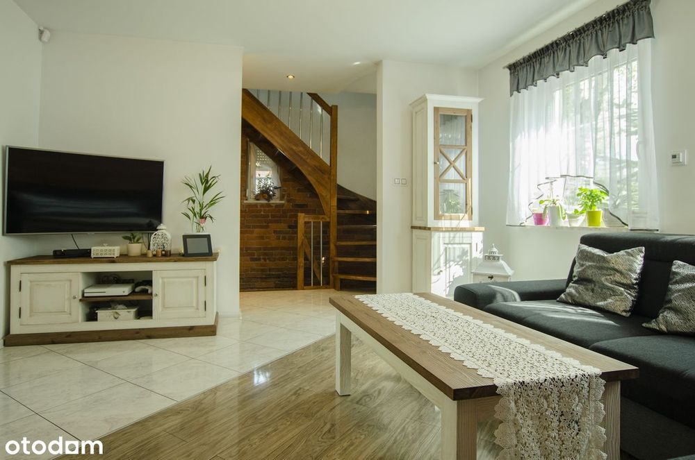 Dom w zabudowie szeregowej z dużym ogrodem. Centrum Zielonej Góry.