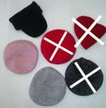 Boinas gorros e bonés coloridos