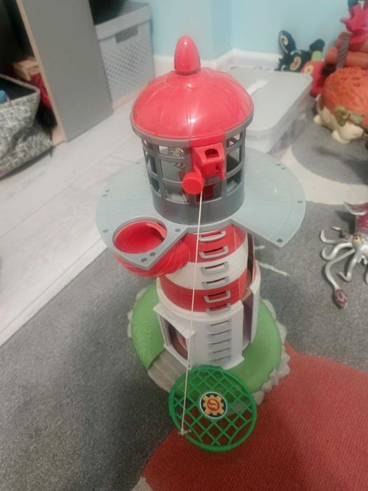 zabawki: latarnia morska Strażak Sam, statek piracki