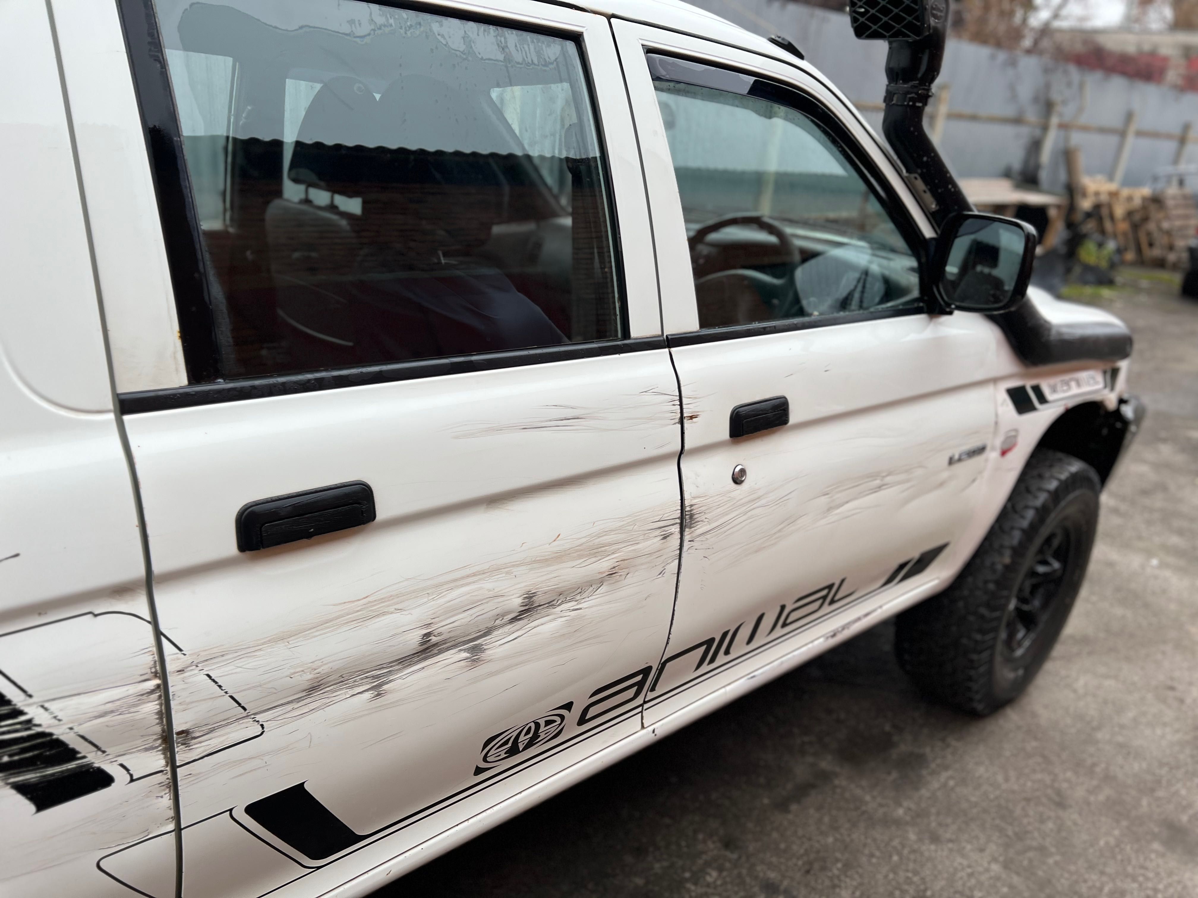 Дверь стекло Mitsubishi L200 pick up двері Л200 пікап 2001-05р