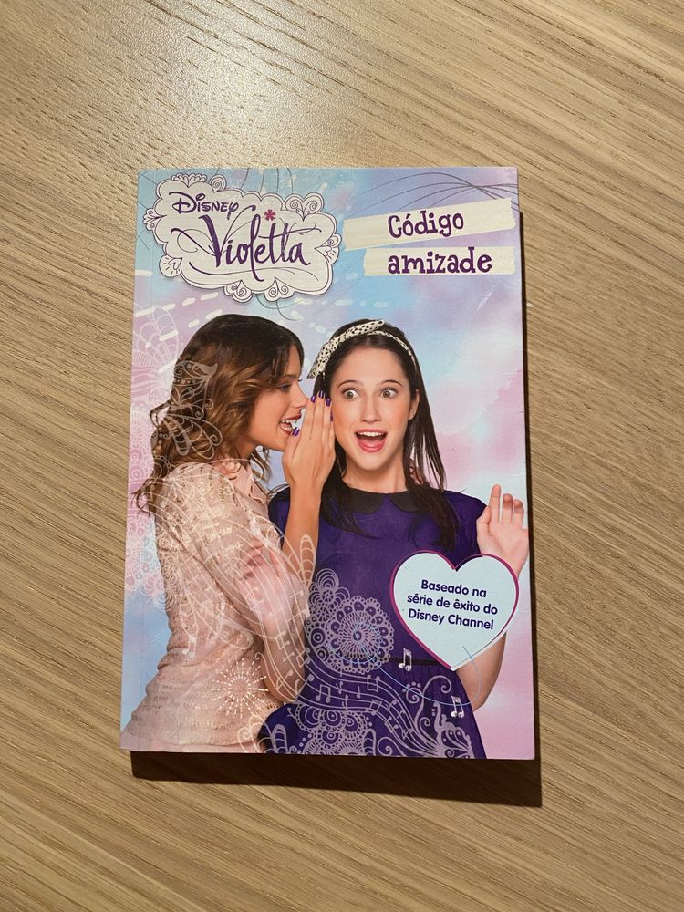 Livro Violetta Disney com imagens