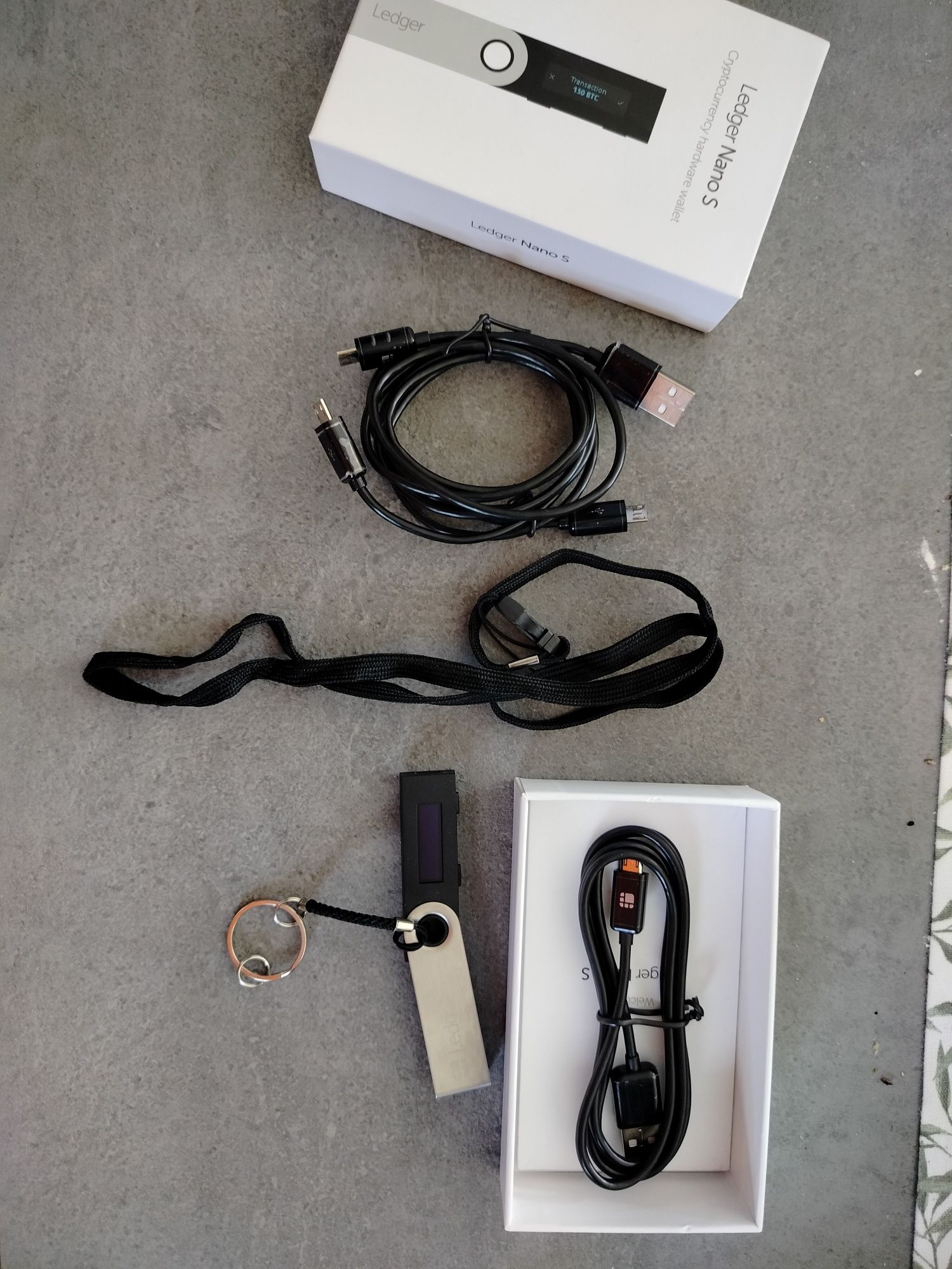 Portfel sprzętowy do kryptowalut Ledger Nano S Plus.
