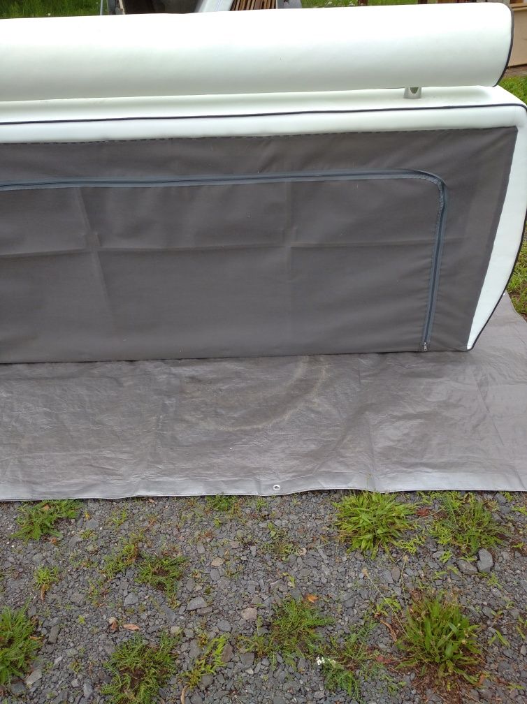 Łóżko kontynentalne, 2.2m x 2m.