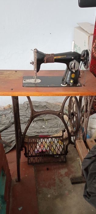 Продам швейную машинку