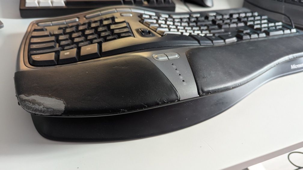 Microsoft Natural Ergonomic Keyboard 4000 v1.0
