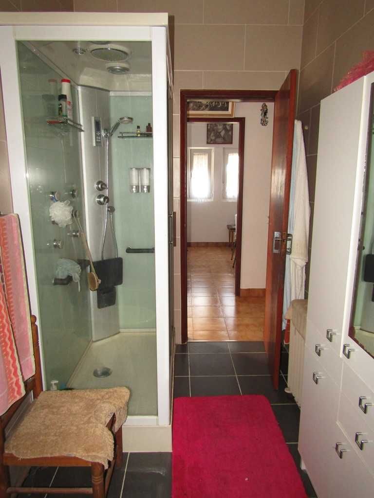 Quinta com 2 Andares T3 e T2, Garagem, Terreno e Anexos