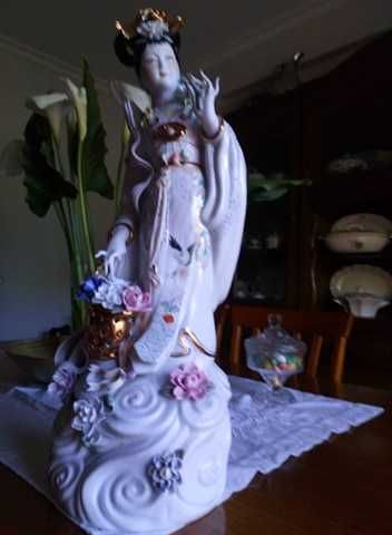 Estatueta de chinesa em porcelana