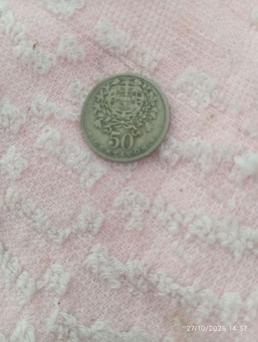 Vendo uma moeda antiga de 50 centavos