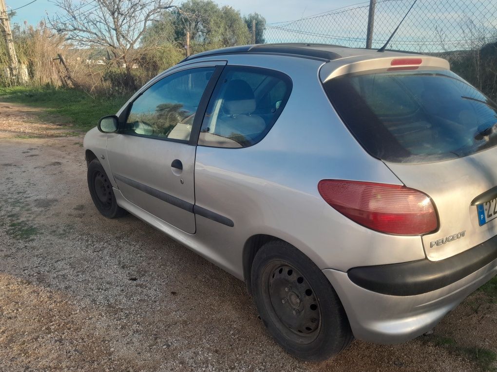 Vendo carro peugeot a andar