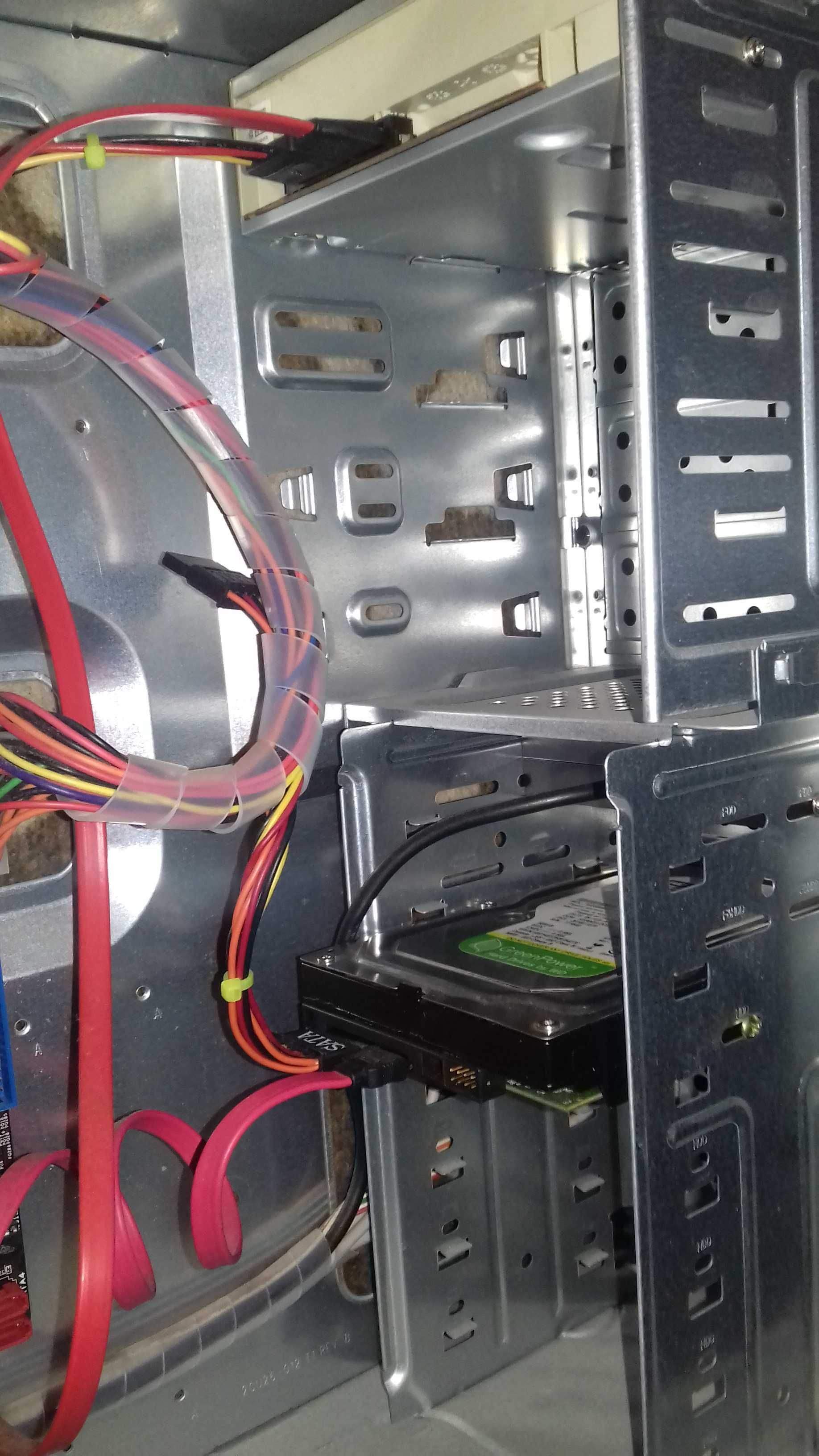 computador torre asus 2.5 GHZ a funcionar