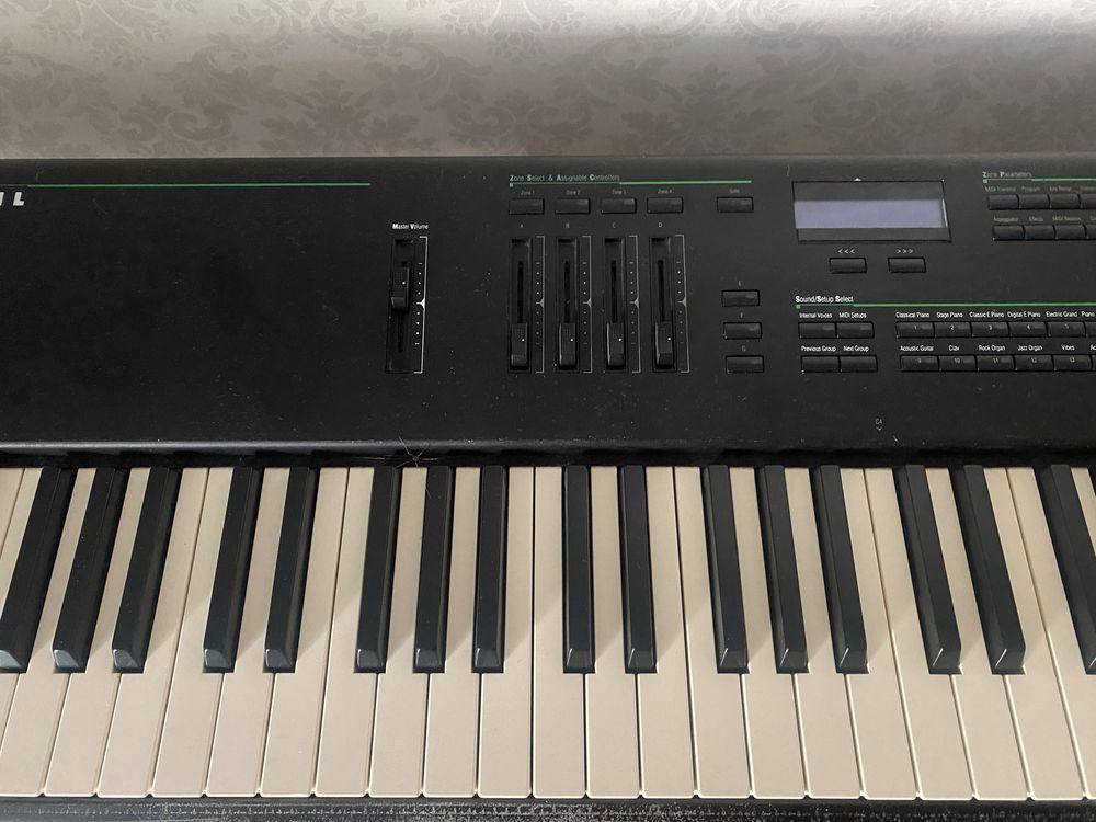 Kurzweil PC88 puanino elektryczne