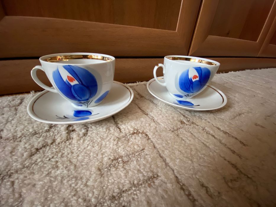 Посуда,фарфоровые тарелки,блюдо,сахарница,чашка,чайник,молочник