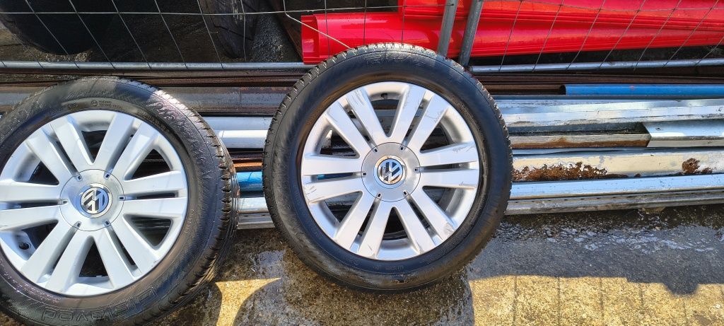 Orginalne felgi 16 vw z oponami letnimi na 5 śrub opony w świetnym sta