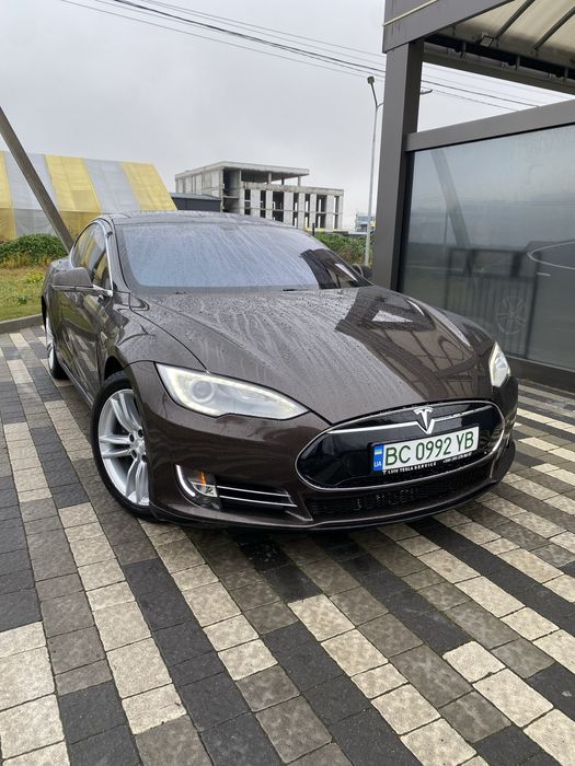 Tesla Model S P85