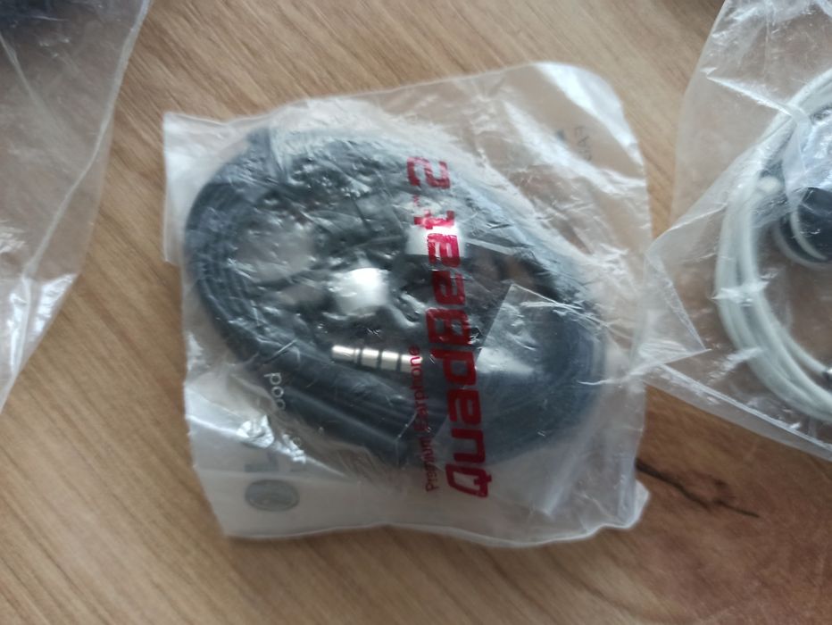 Ładowarki LG, słuchawki, kabel