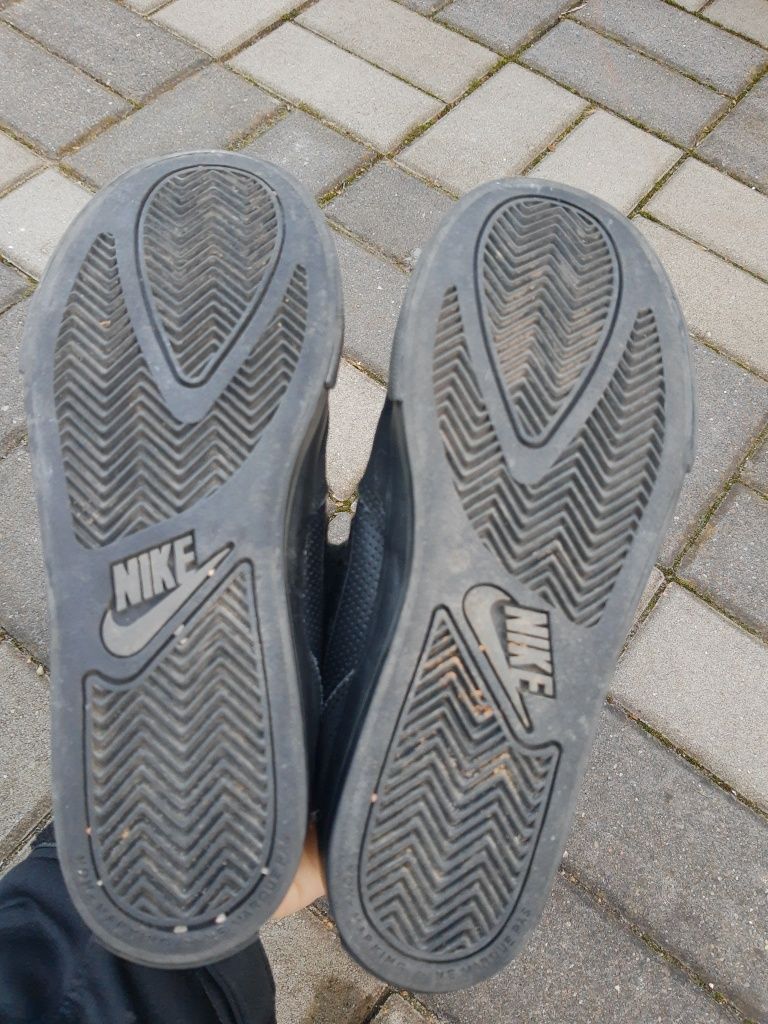 Buty Nike rozmiar 35,5 wiosna-jesień