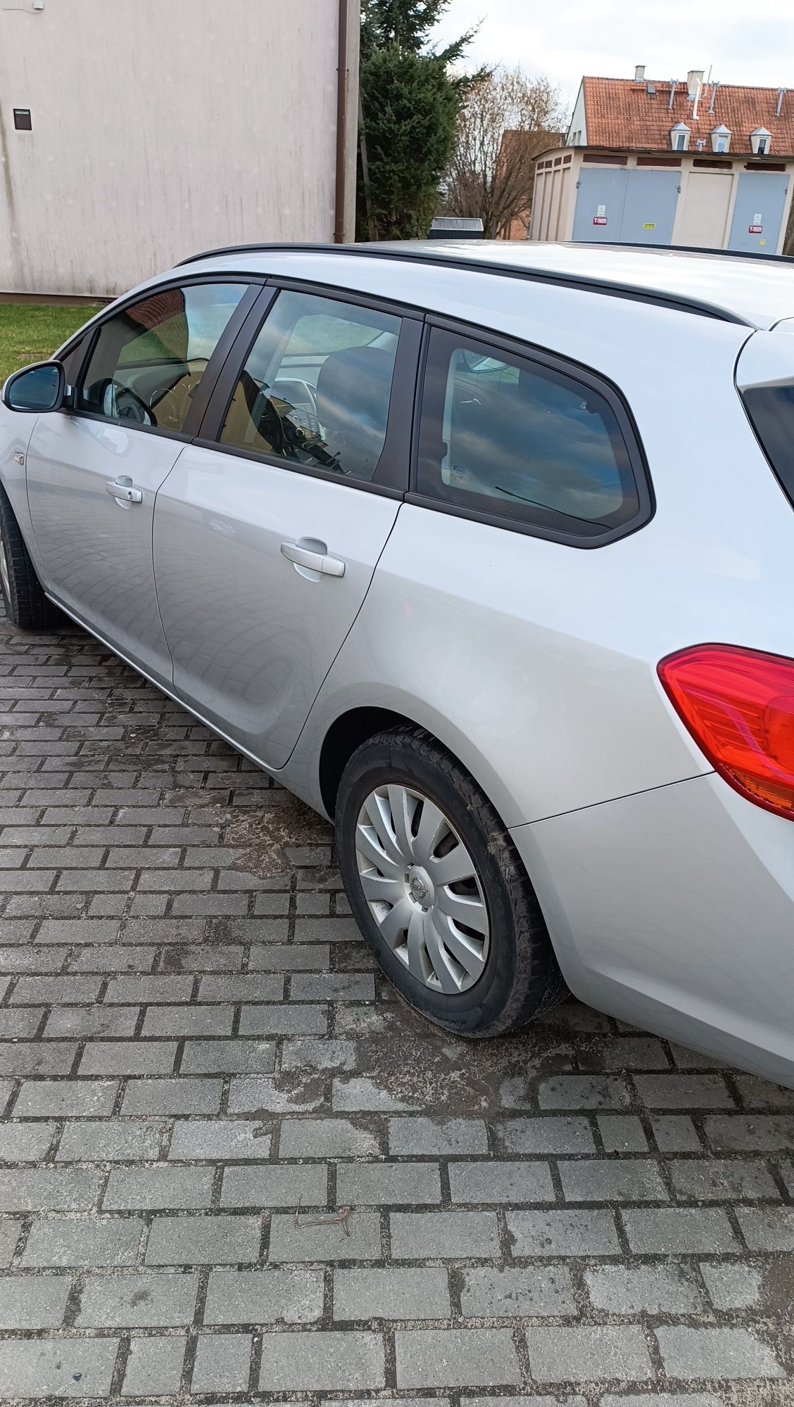 Opel Astra J 1.6 Sport Tourer 2015 uszkodzony silnik