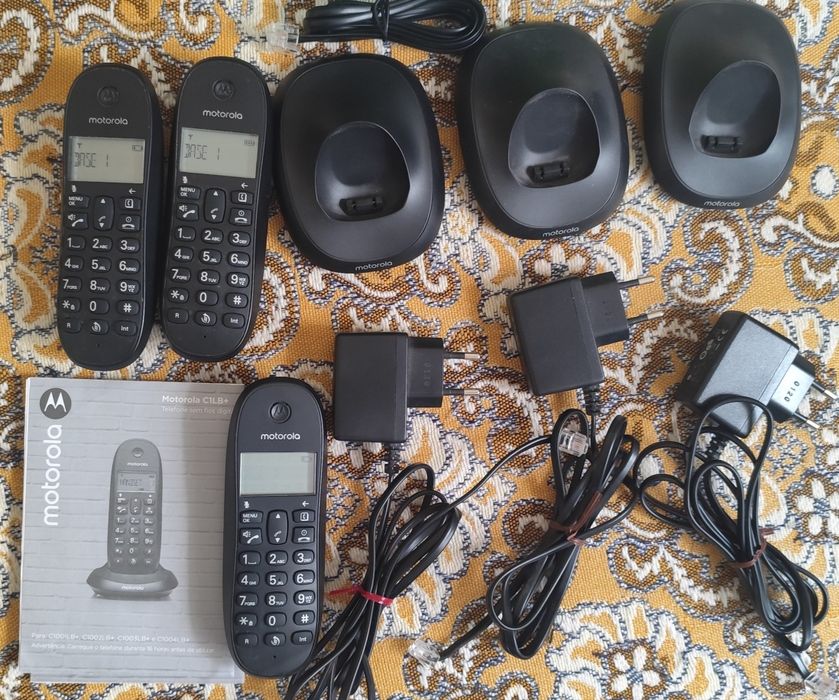 Telefone fixo trio Motorola.