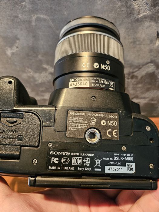 Aparat fotograficzny Sony Alfa 500 z dodatkami